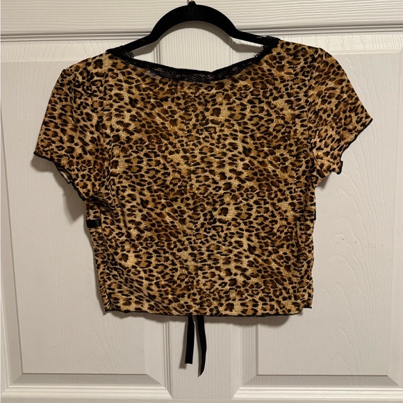 SHEIN Leopard Print Crop Top with Black Trim - Picture 2 of 3